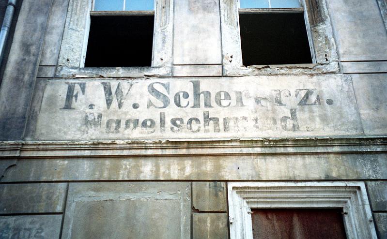 Pirna, Niedere Burgstr.-Ecke Lange Str., 6.11.2000 (3).jpg - F. W. Schererz. Nagelschmied.